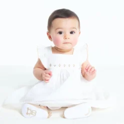 Robe Chic Gaufrée Brillante Et Bloomer Blanche Bébé Fille